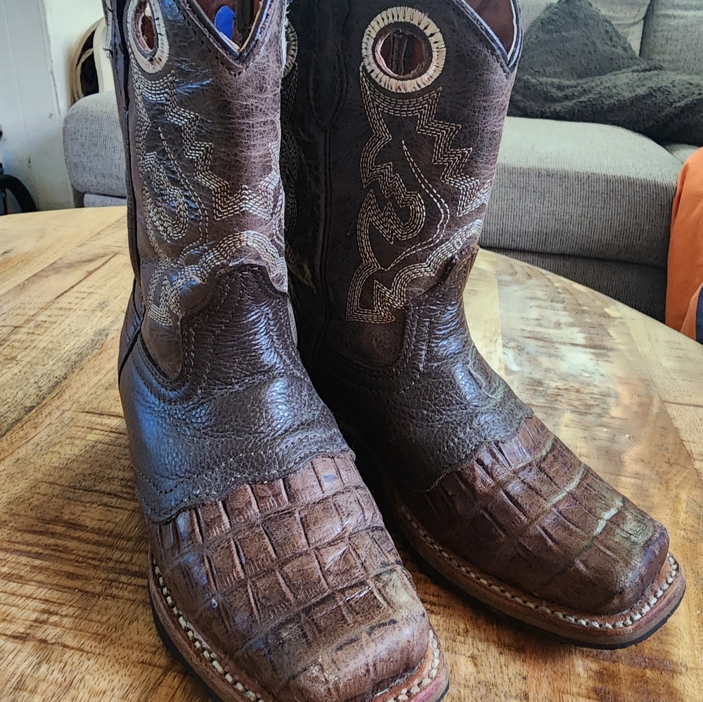 Boys boots sz 12